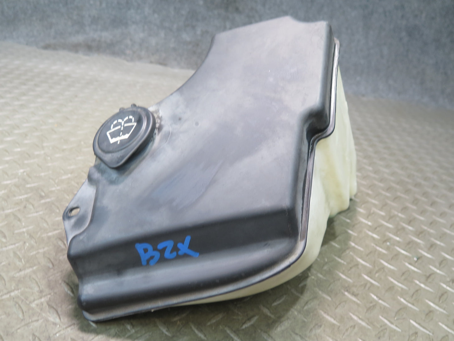 03-08 BMW E85 Z4 Windshield Washer Fluid Reservoir Tank W/ Pump 7110853 OEM