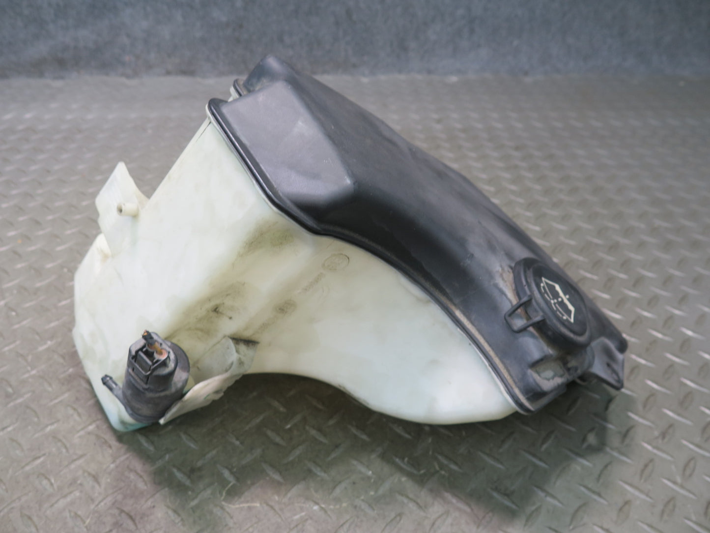 03-08 BMW E85 Z4 Windshield Washer Fluid Reservoir Tank W/ Pump 7110853 OEM