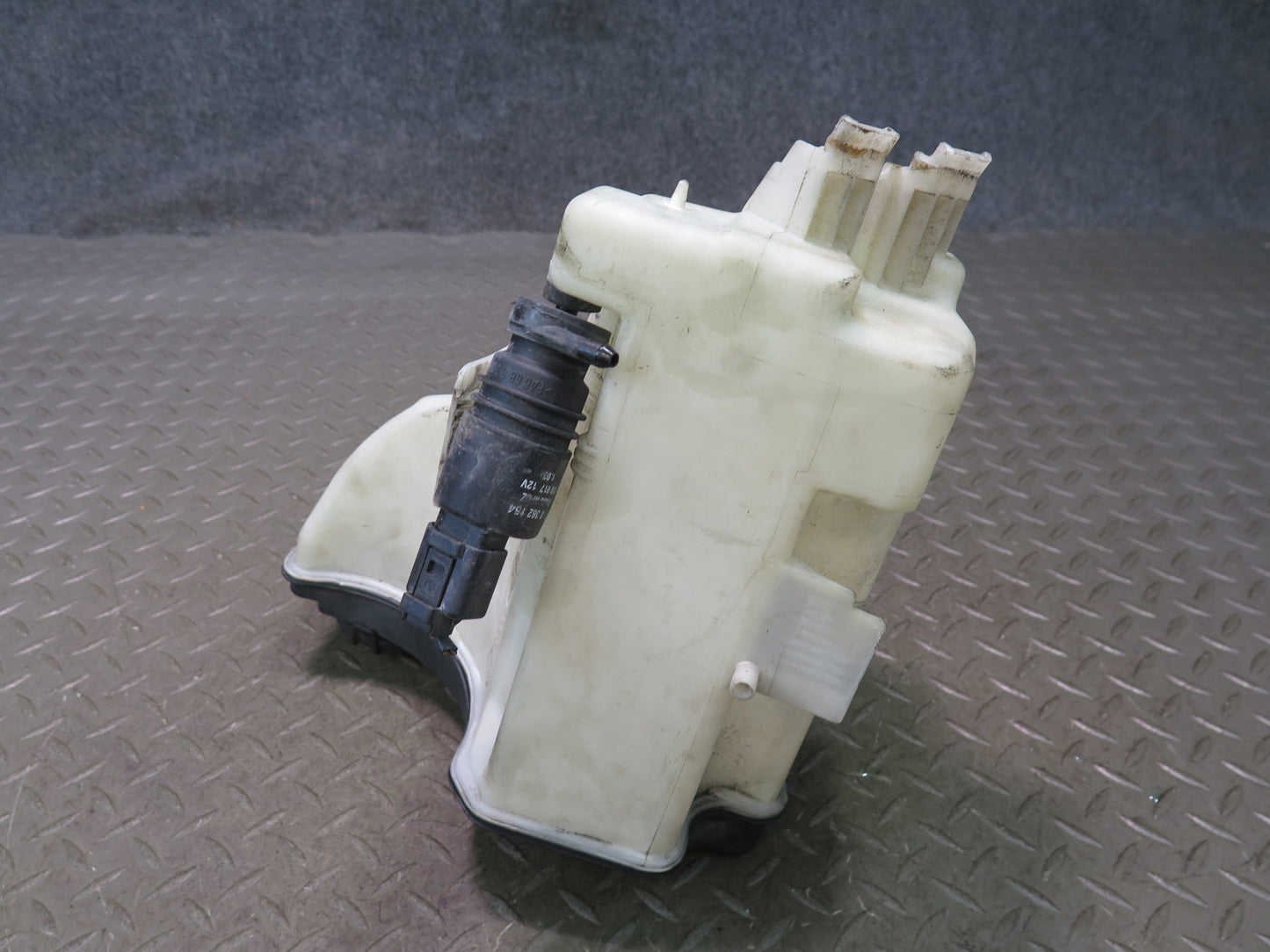 03-08 BMW E85 Z4 Windshield Washer Fluid Reservoir Tank W/ Pump 7110853 OEM
