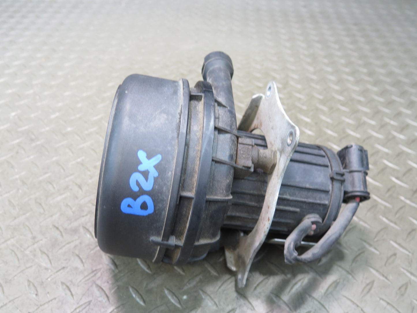 03-08 BMW E85 Z4 Secondary Smog Air Injection Pump 7513890 OEM