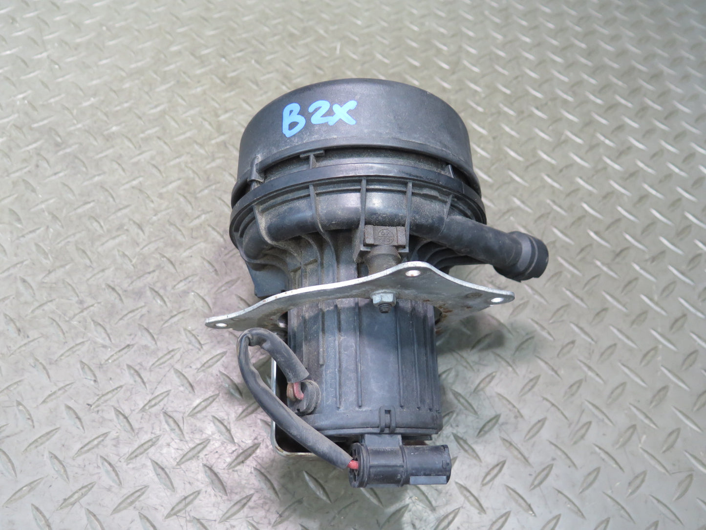 03-08 BMW E85 Z4 Secondary Smog Air Injection Pump 7513890 OEM
