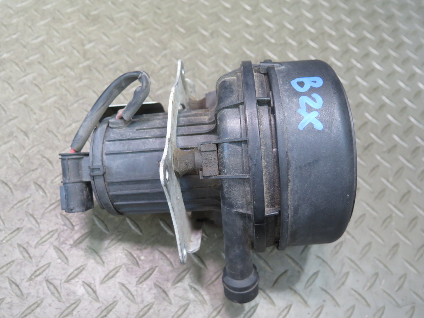 03-08 BMW E85 Z4 Secondary Smog Air Injection Pump 7513890 OEM