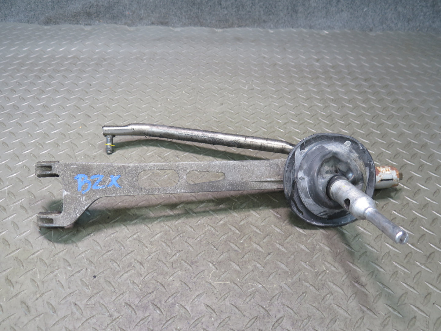 03-08 BMW E85 E86 Z4 3.0L M/T Manual Transmission Gear Shifter Arm Linkage OEM