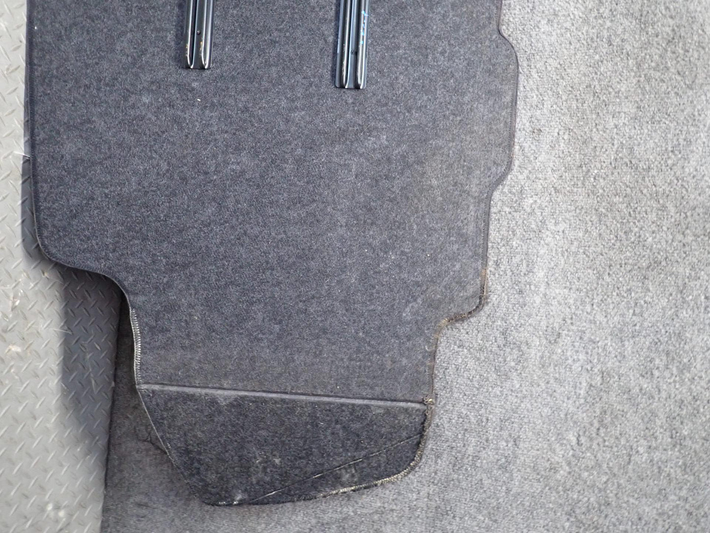 01-05 Lexus JCE10L IS300 Sedan Rear Trunk Floor MAT Carpet Cover Set OEM