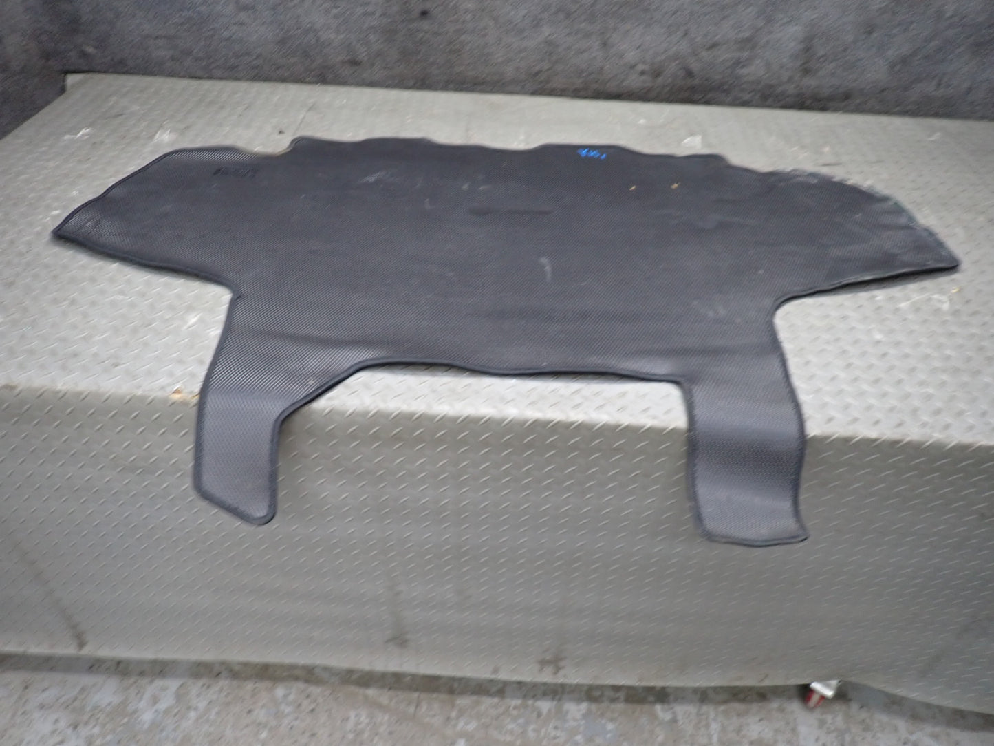 01-05 Lexus JCE10L IS300 Sedan Rear Trunk Floor MAT Carpet Cover Set OEM