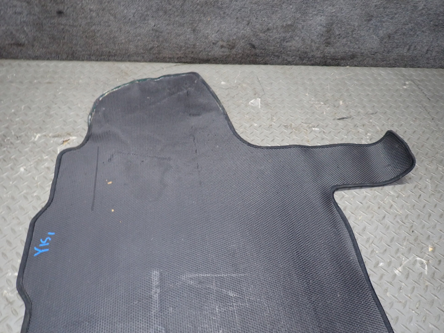 01-05 Lexus JCE10L IS300 Sedan Rear Trunk Floor MAT Carpet Cover Set OEM