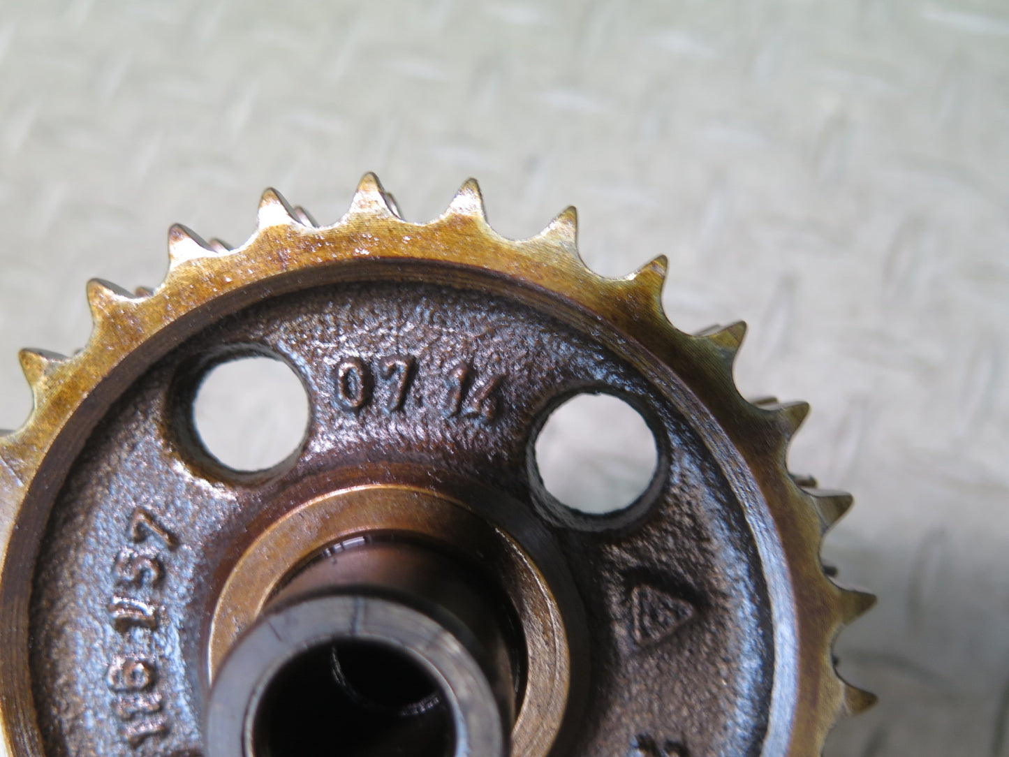 86-91 Mercedes W126 560SEL M117 Timing Chain Gear 1161570714 OEM