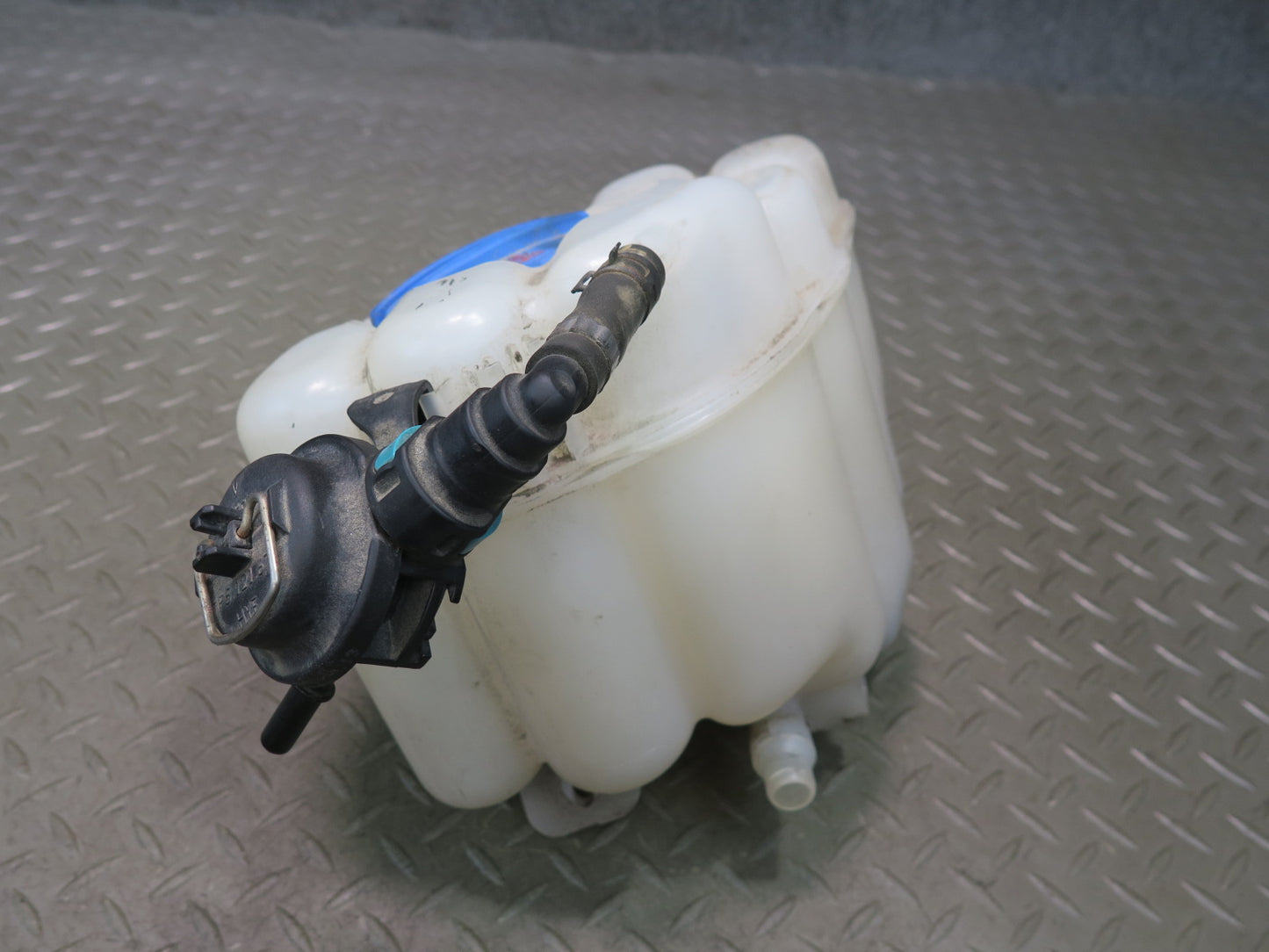 2011-2018 Porsche Cayenne 958 Radiator Coolant Overflow Expansion Tank