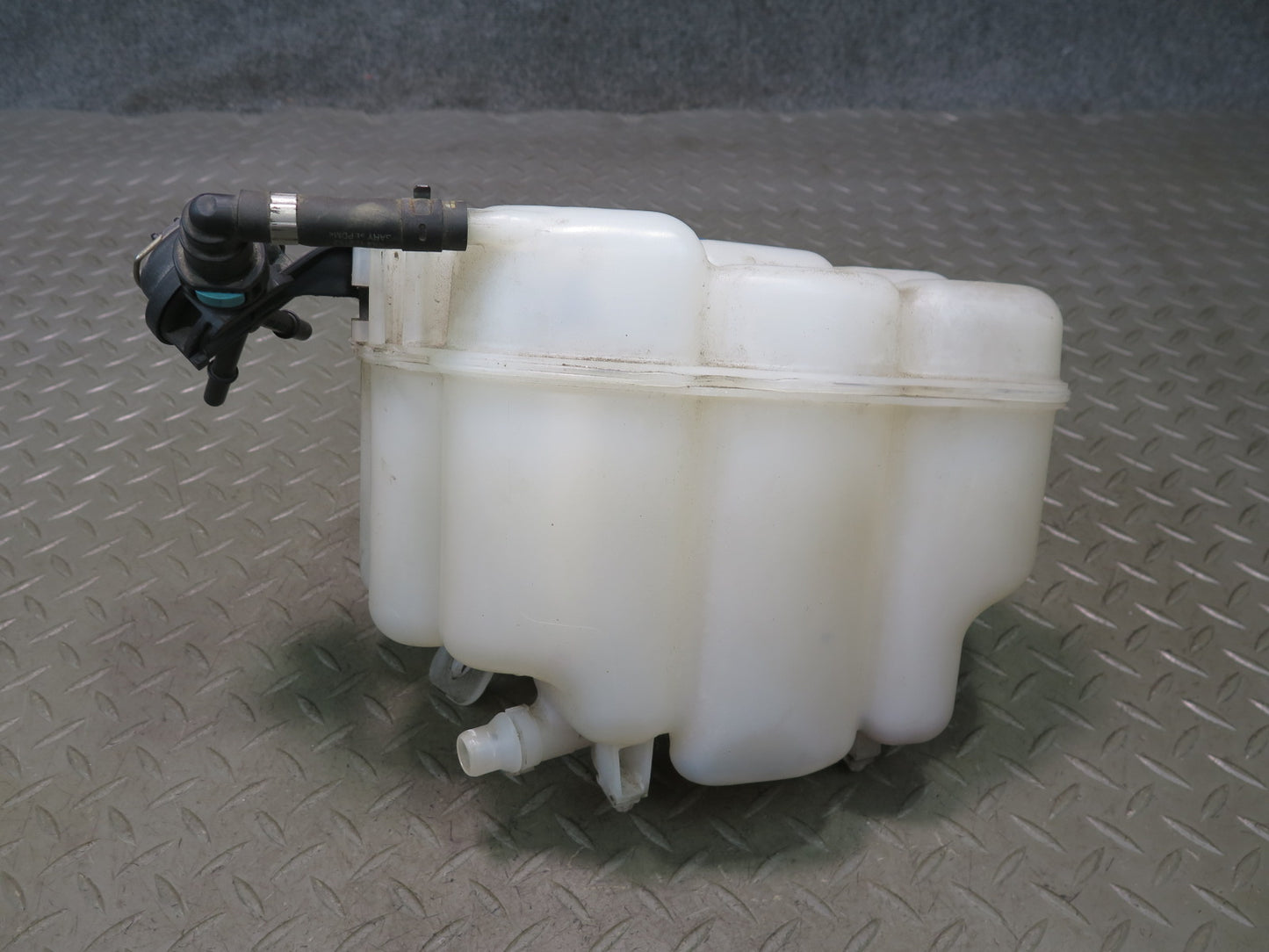 2011-2018 Porsche Cayenne 958 Radiator Coolant Overflow Expansion Tank