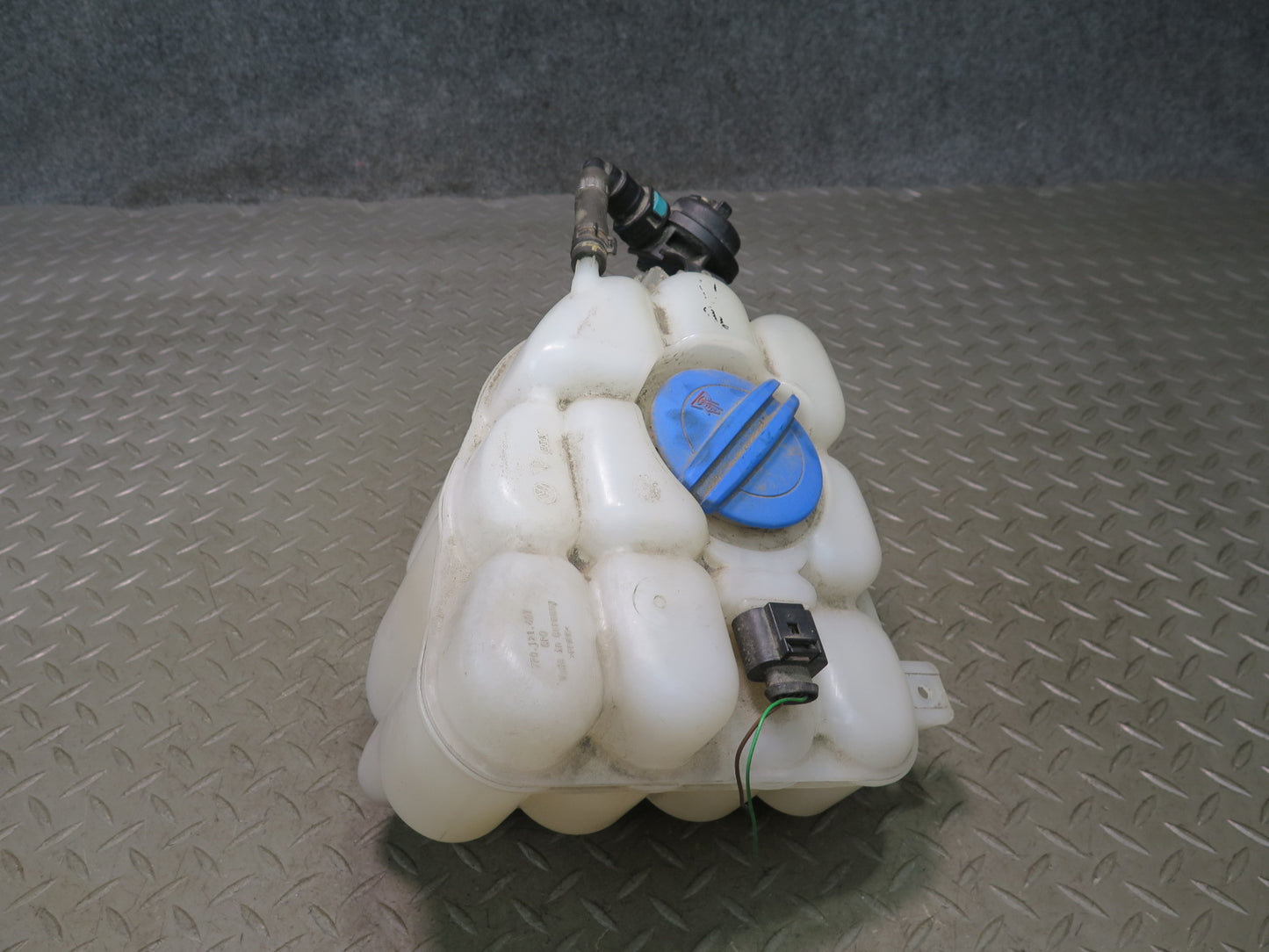 2011-2018 Porsche Cayenne 958 Radiator Coolant Overflow Expansion Tank