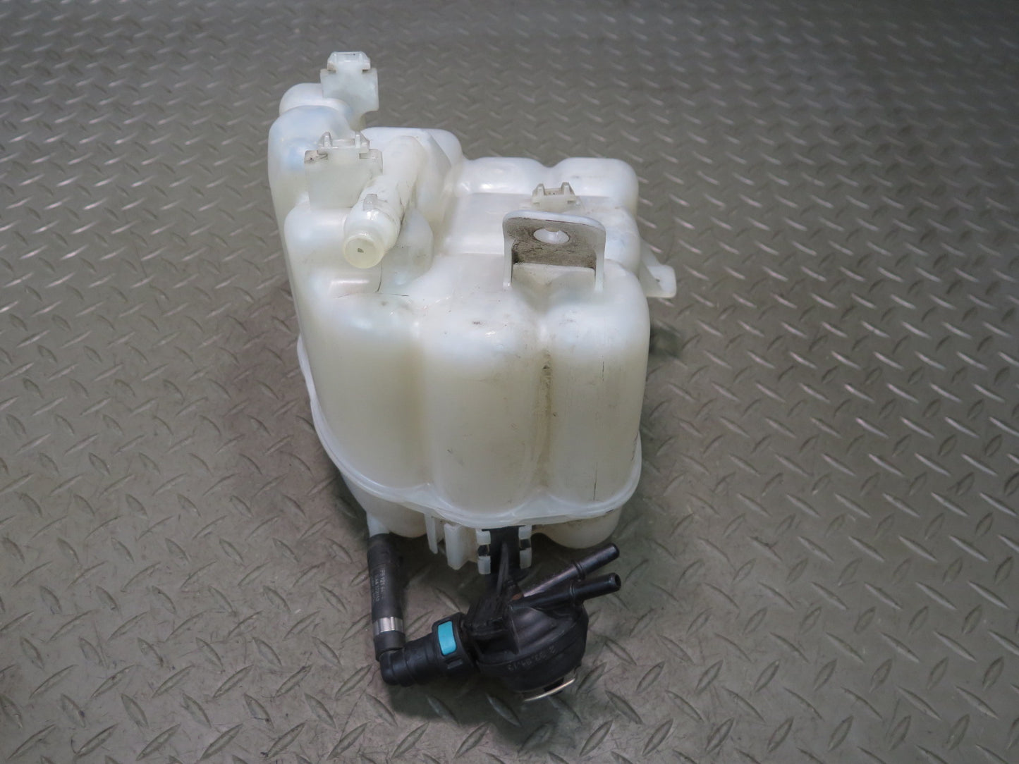 2011-2018 Porsche Cayenne 958 Radiator Coolant Overflow Expansion Tank