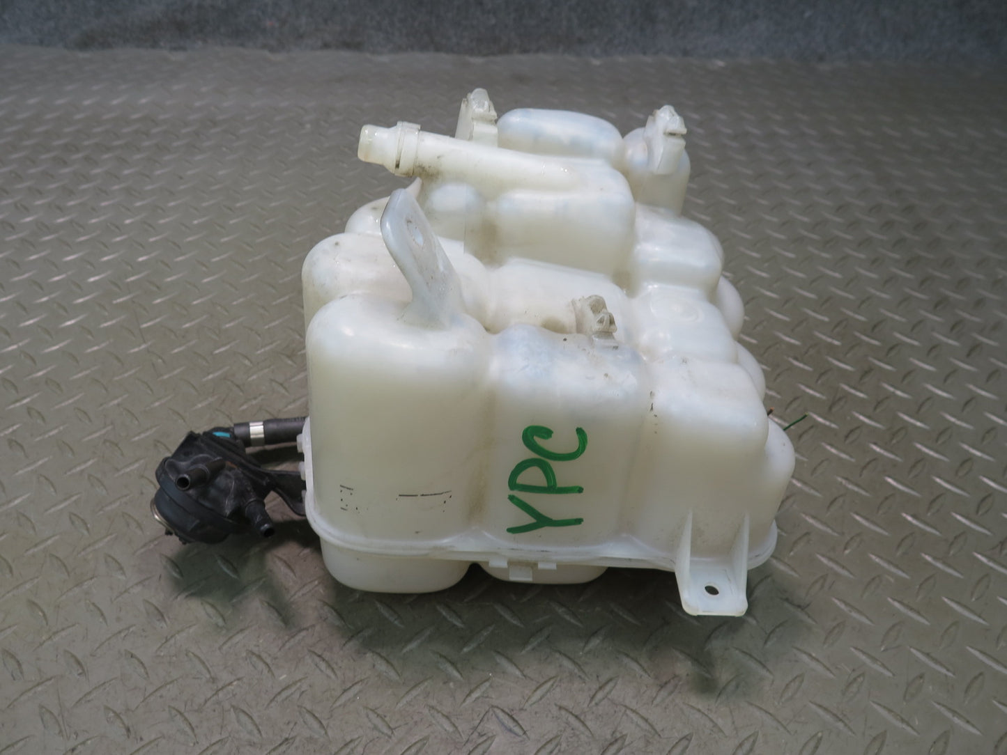 2011-2018 Porsche Cayenne 958 Radiator Coolant Overflow Expansion Tank