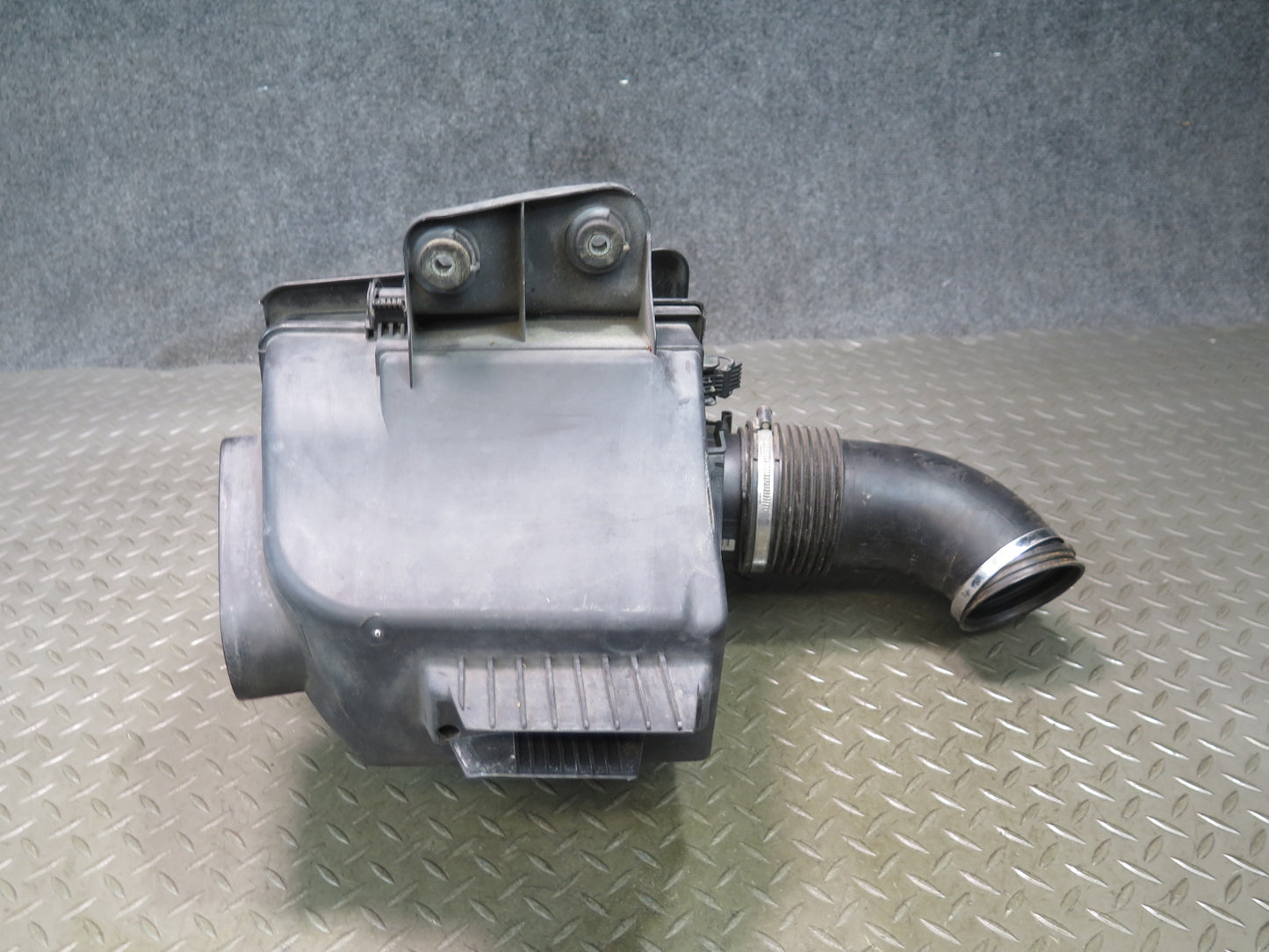 03-05 BMW E85 Z4 3.0L M54 Air Intake Cleaner Filter Box w MAF Sensor OEM