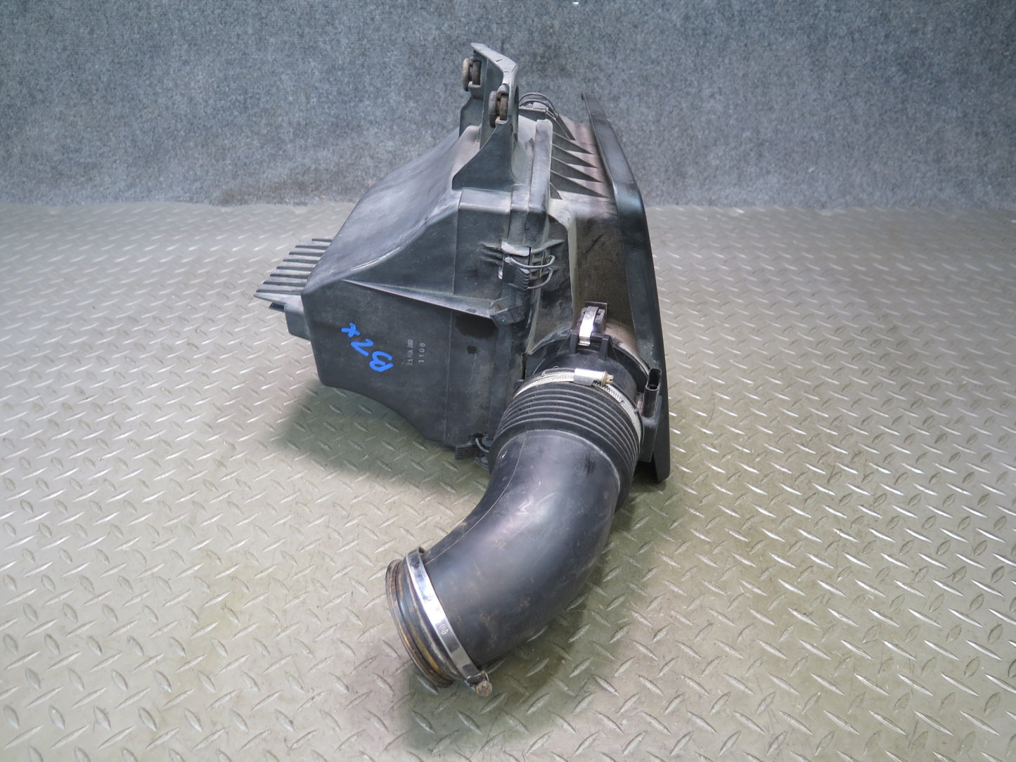 03-05 BMW E85 Z4 3.0L M54 Air Intake Cleaner Filter Box w MAF Sensor OEM