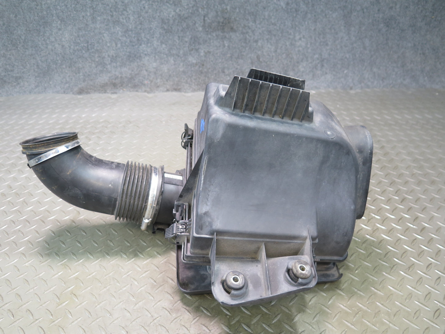 03-05 BMW E85 Z4 3.0L M54 Air Intake Cleaner Filter Box w MAF Sensor OEM