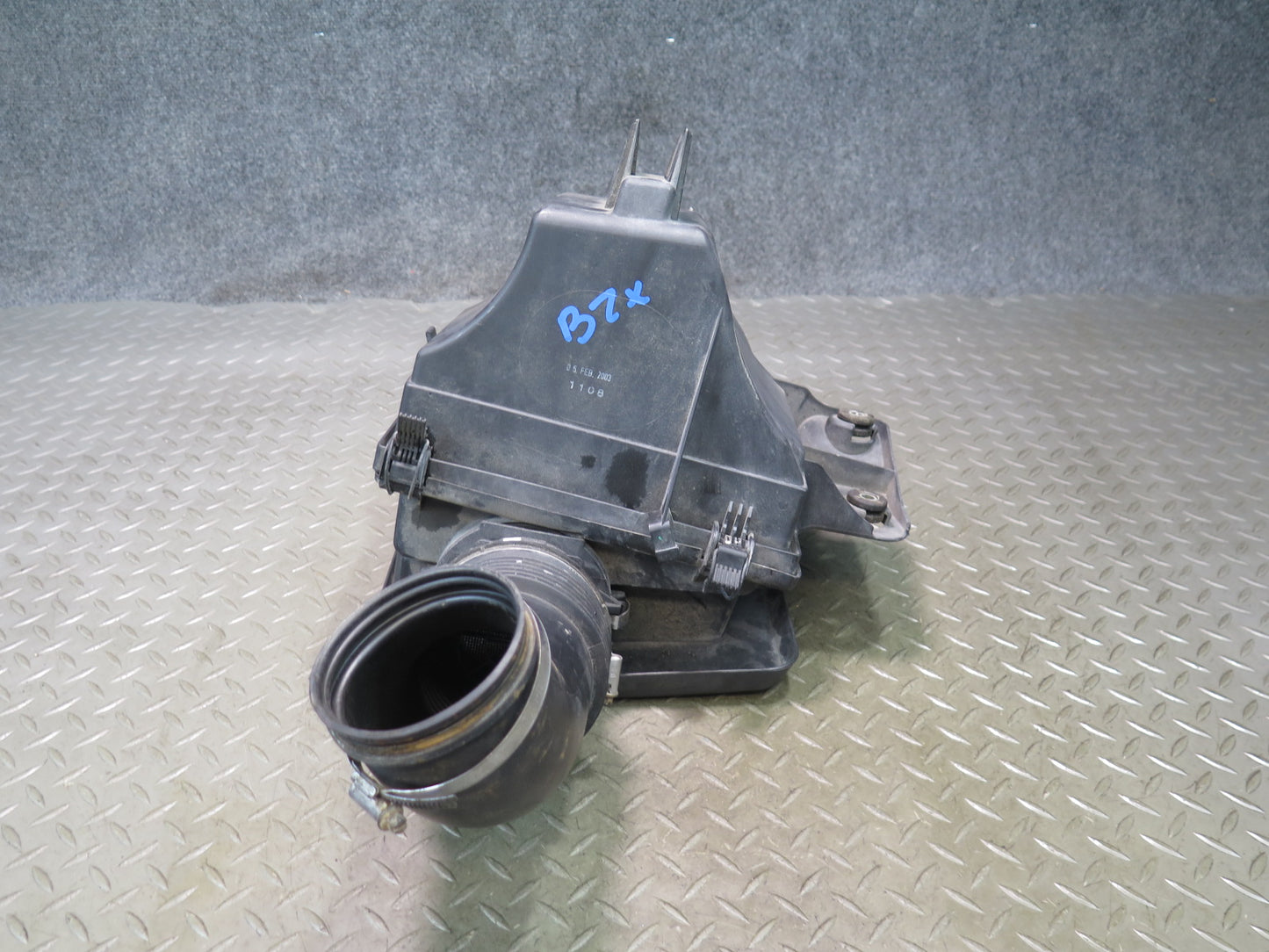 03-05 BMW E85 Z4 3.0L M54 Air Intake Cleaner Filter Box w MAF Sensor OEM