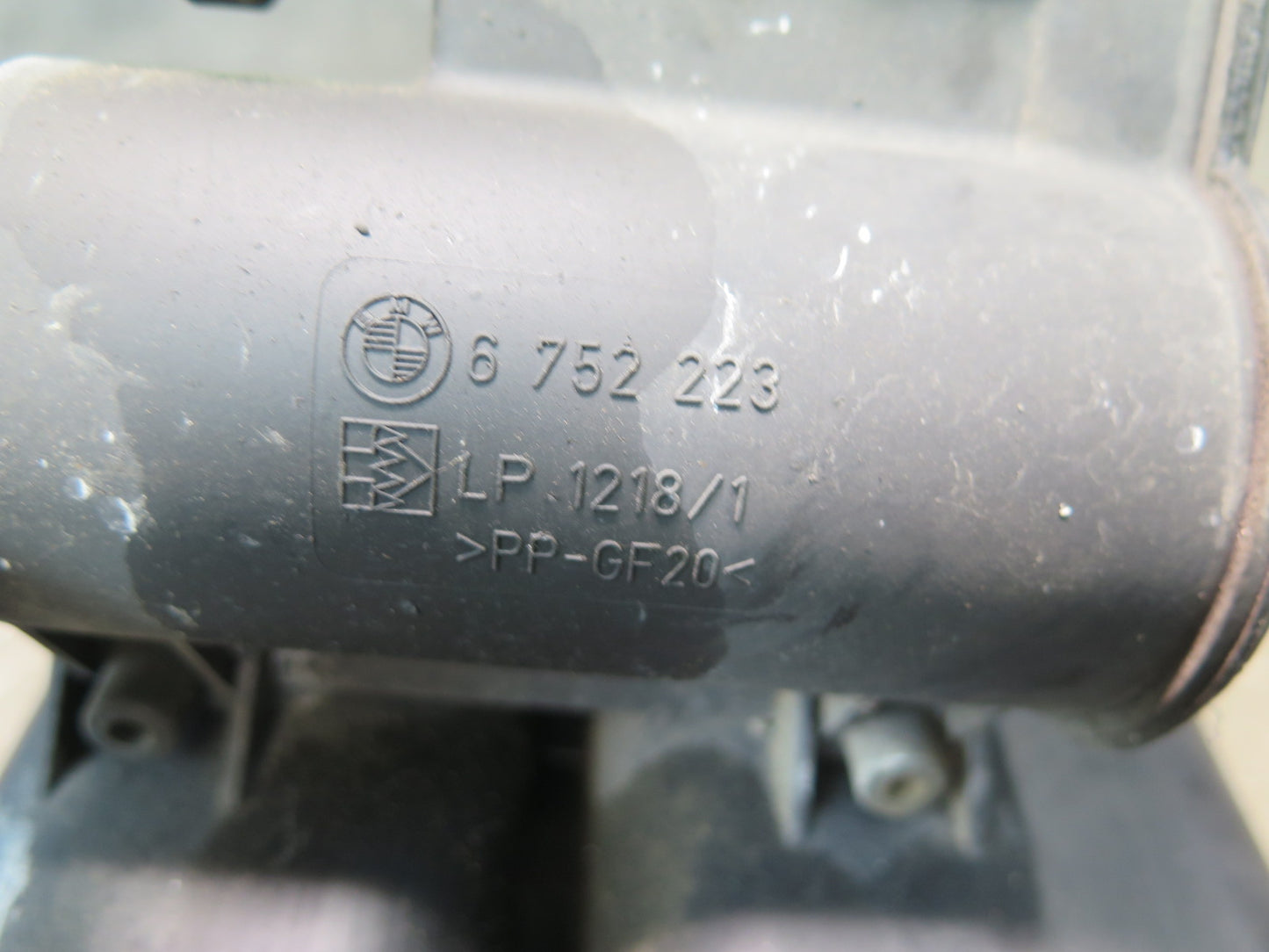 03-08 BMW E85 Z4 Fuel Evap Vapor Charcoal Canister Assembly 6758019 OEM