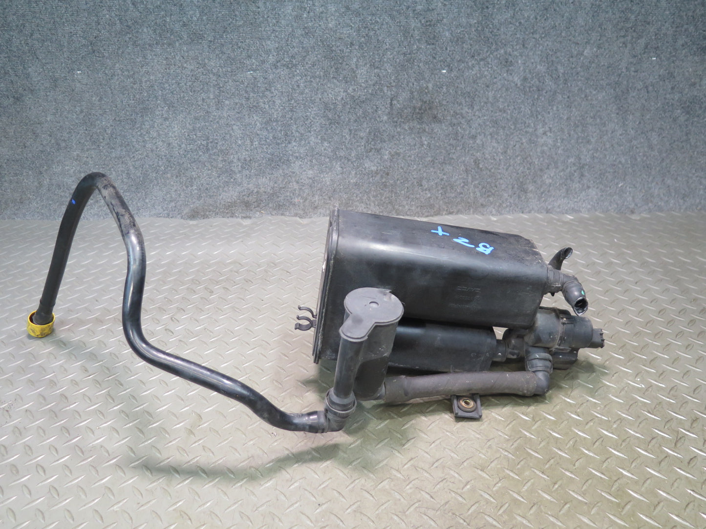 03-08 BMW E85 Z4 Fuel Evap Vapor Charcoal Canister Assembly 6758019 OEM