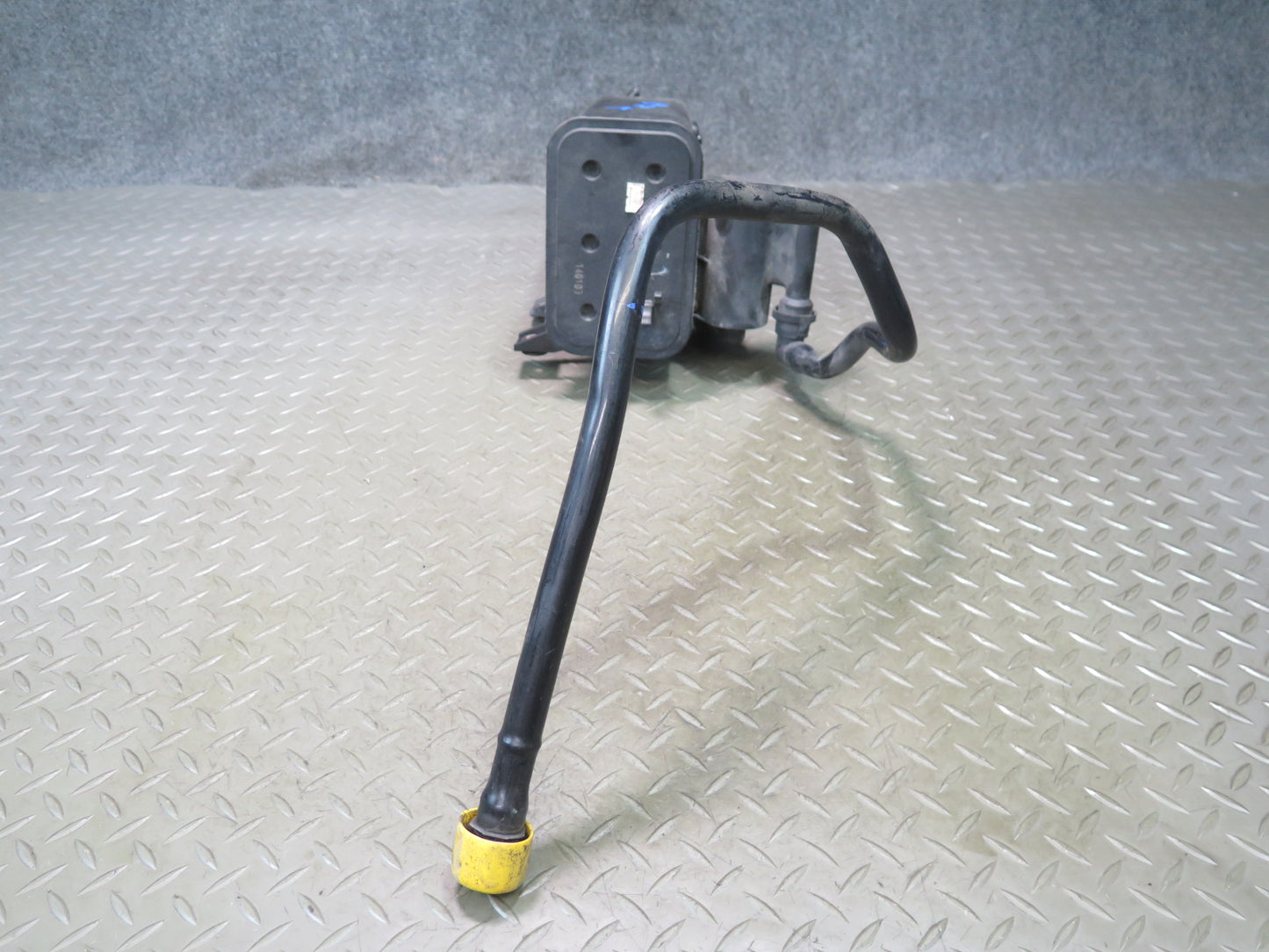 03-08 BMW E85 Z4 Fuel Evap Vapor Charcoal Canister Assembly 6758019 OEM