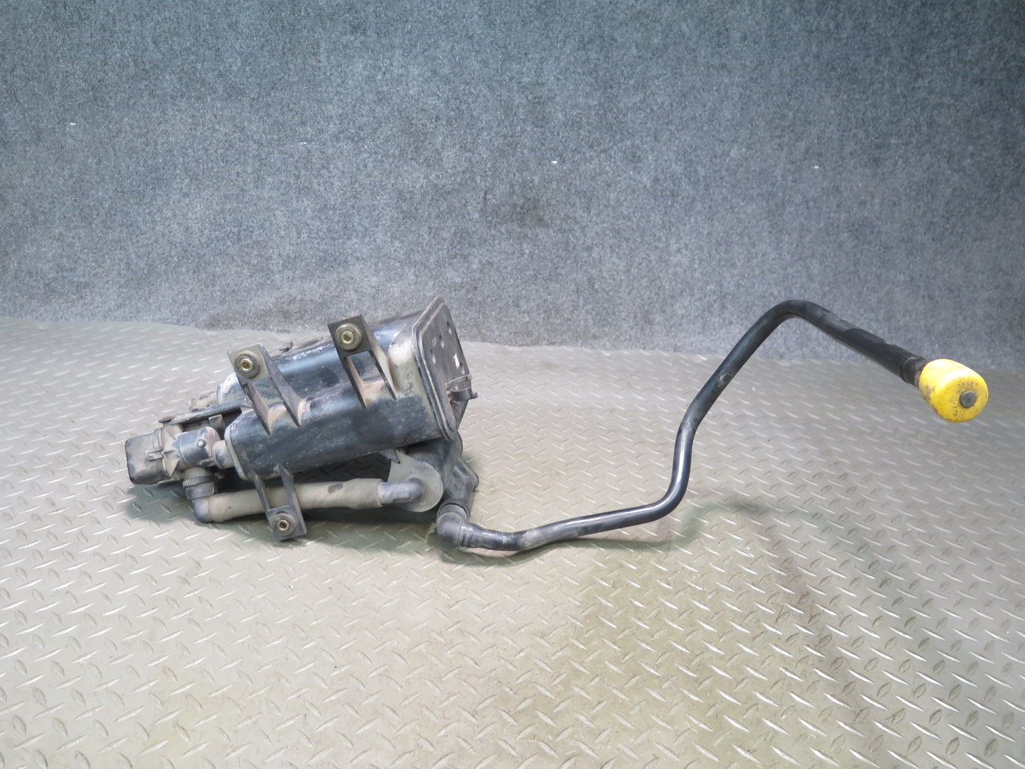 03-08 BMW E85 Z4 Fuel Evap Vapor Charcoal Canister Assembly 6758019 OEM