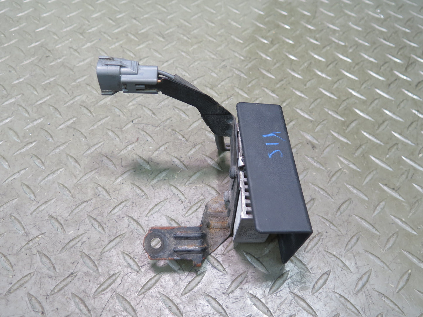 01-05 Lexus IS300 JCE10L Fuel Pump Resistor Module w Bracket Mount OEM
