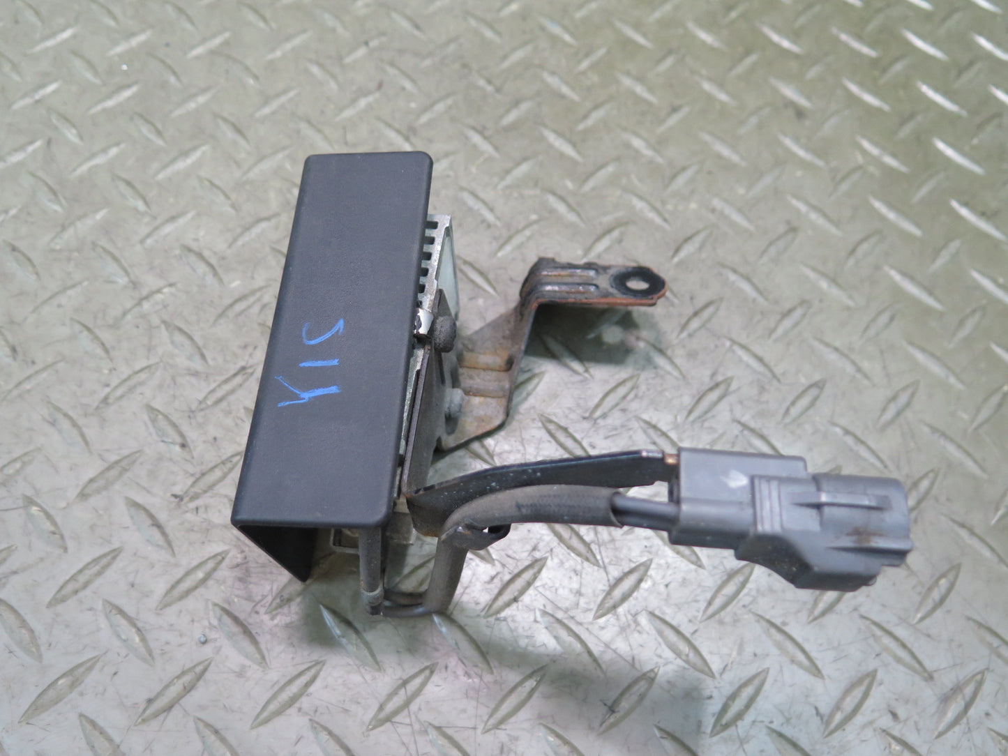 01-05 Lexus IS300 JCE10L Fuel Pump Resistor Module w Bracket Mount OEM