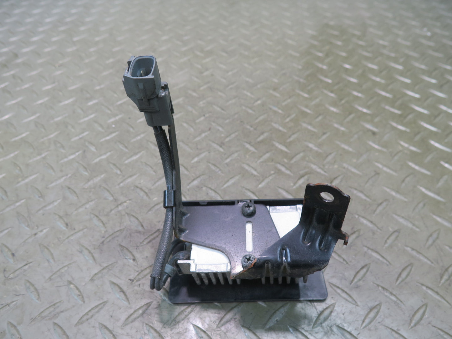 01-05 Lexus IS300 JCE10L Fuel Pump Resistor Module w Bracket Mount OEM