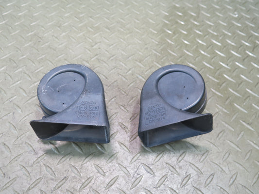 01-05 Lexus JCE10L IS300 Set of 2 High & Low Tone Note Pitch Horn Signal OEM