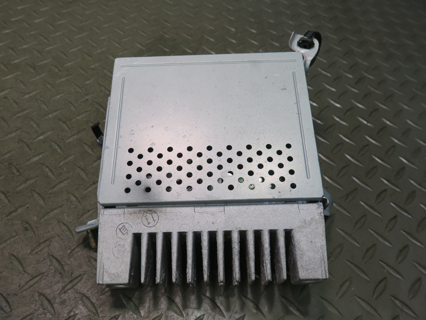 01-05 Lexus JCE10L IS300 Radio Audio Amplifier AMP 86280-53050