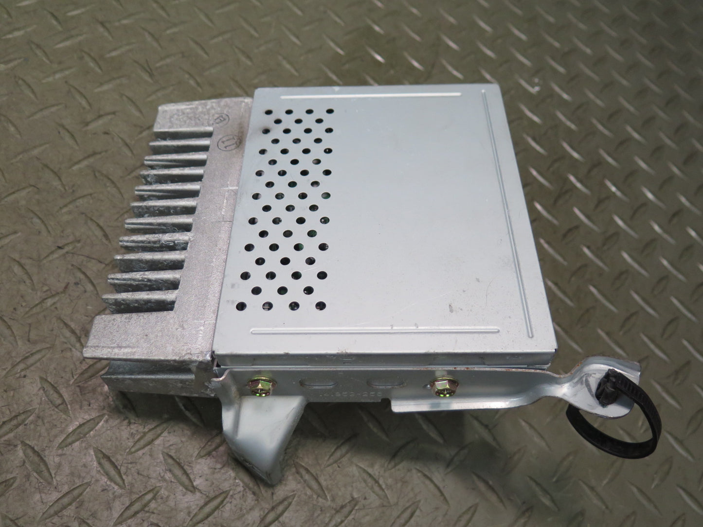 01-05 Lexus JCE10L IS300 Radio Audio Amplifier AMP 86280-53050