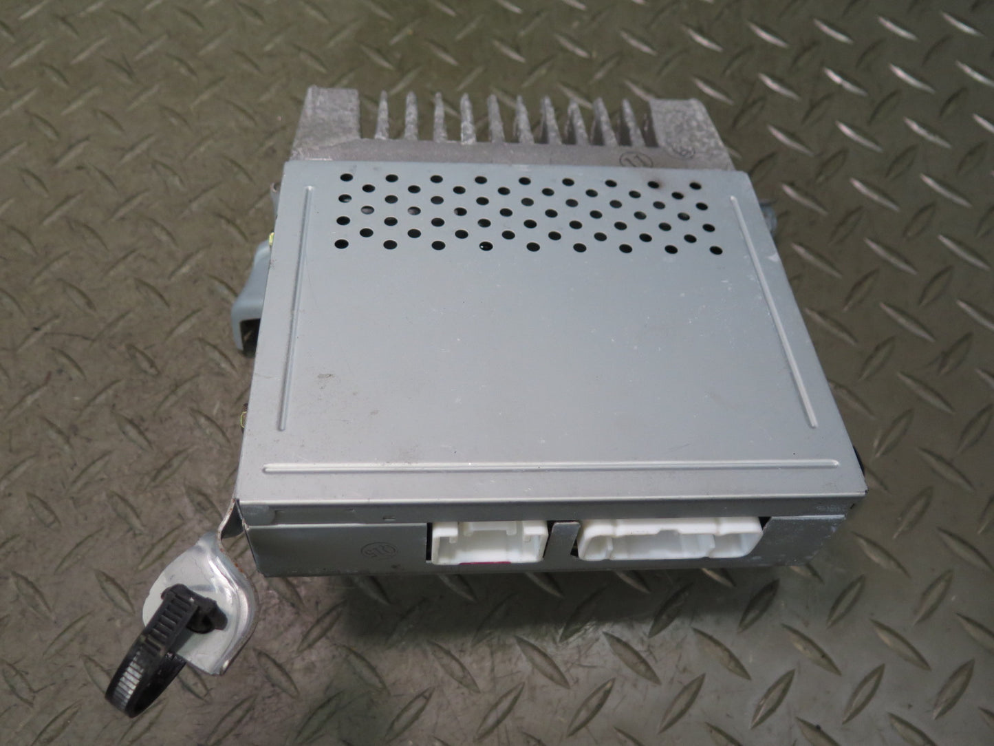 01-05 Lexus JCE10L IS300 Radio Audio Amplifier AMP 86280-53050