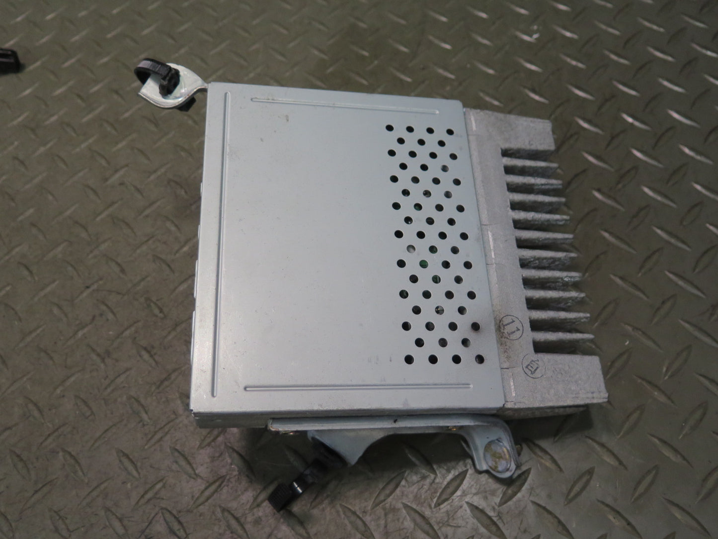01-05 Lexus JCE10L IS300 Radio Audio Amplifier AMP 86280-53050