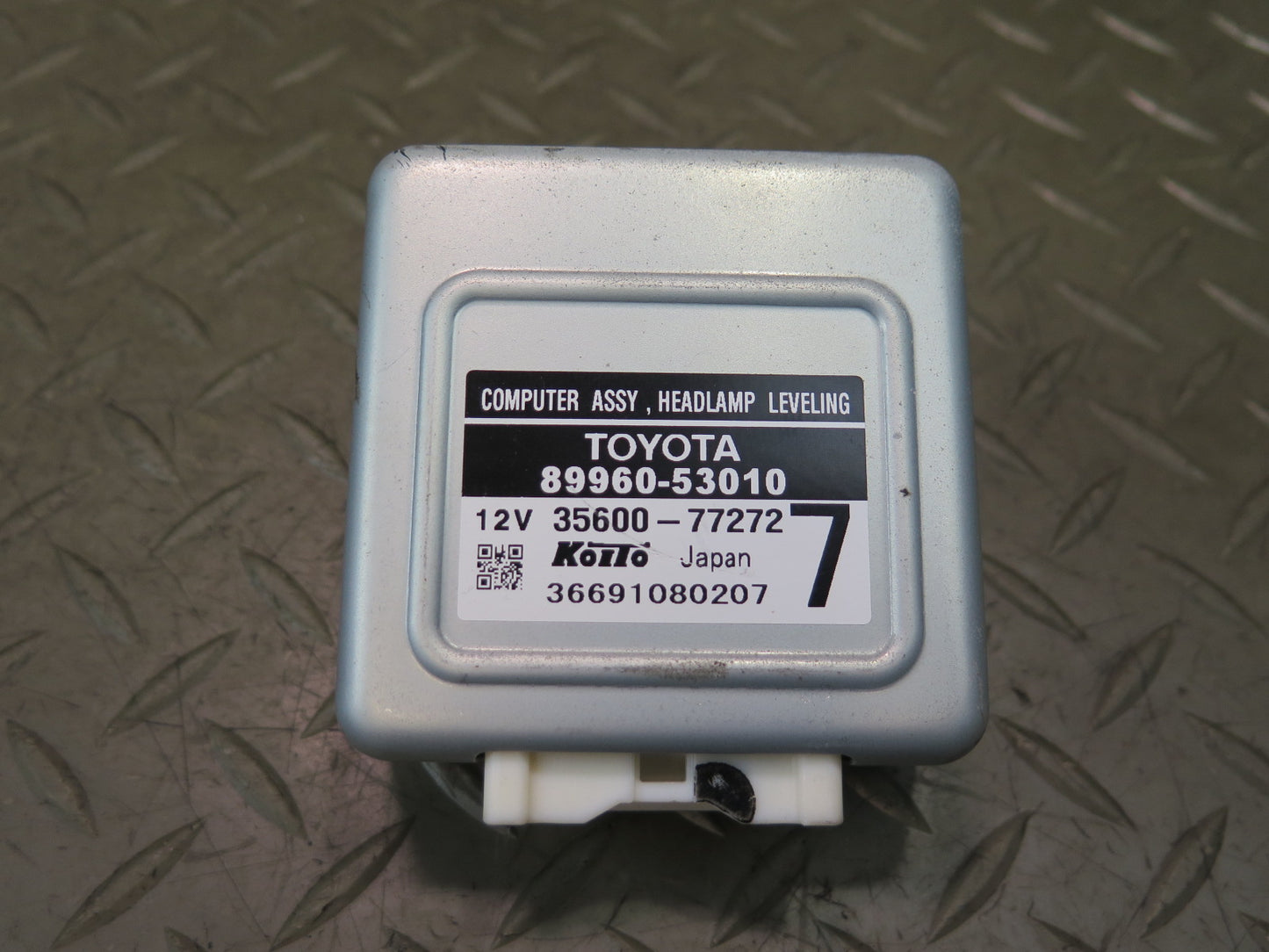 01-05 Lexus JCE10L IS300 Headlight Lamp Leveling Control Module 89960-53010
