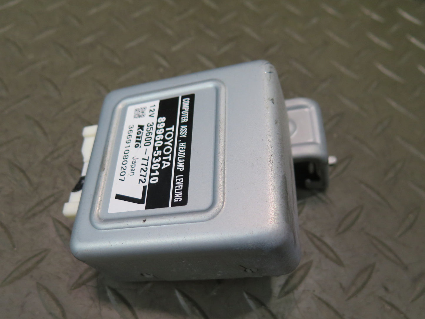 01-05 Lexus JCE10L IS300 Headlight Lamp Leveling Control Module 89960-53010
