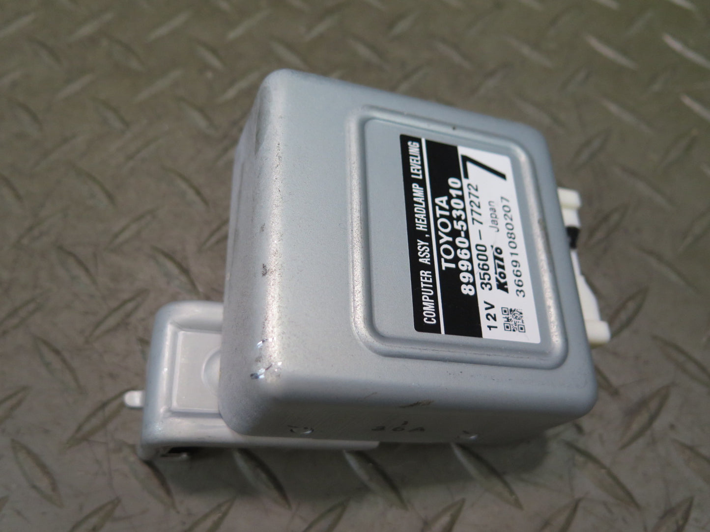 01-05 Lexus JCE10L IS300 Headlight Lamp Leveling Control Module 89960-53010
