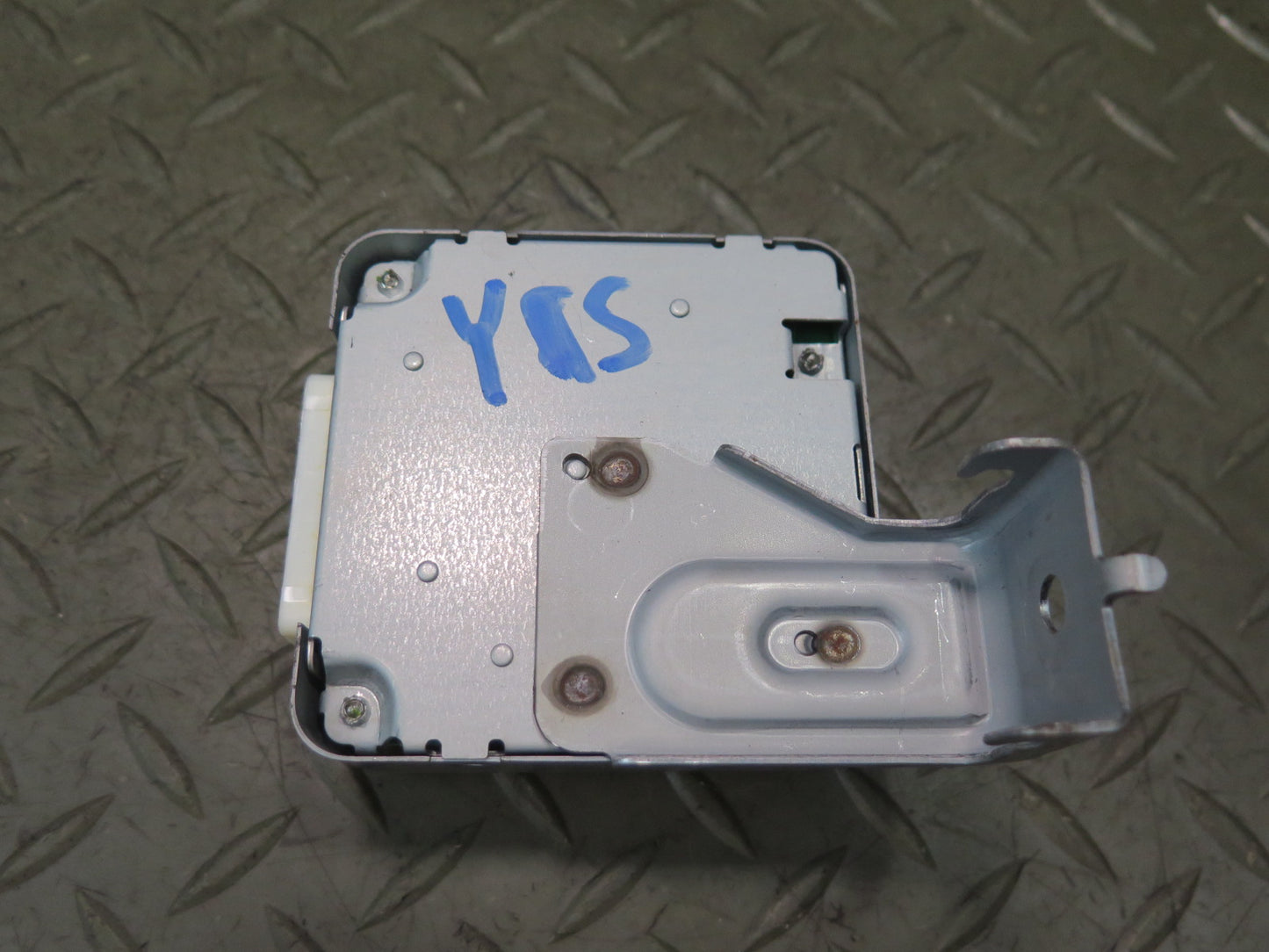 01-05 Lexus JCE10L IS300 Headlight Lamp Leveling Control Module 89960-53010