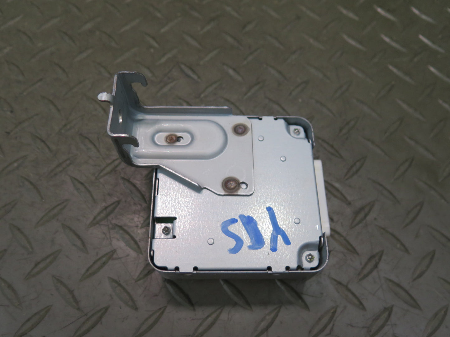 01-05 Lexus JCE10L IS300 Headlight Lamp Leveling Control Module 89960-53010