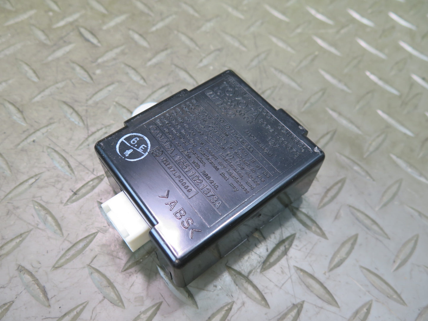 01-05 Lexus JCE10L IS300 Door Receiver Control Module 89741-53070