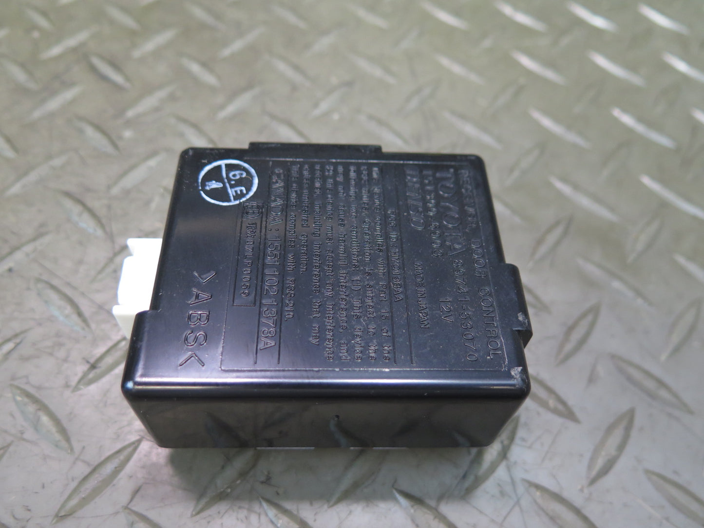 01-05 Lexus JCE10L IS300 Door Receiver Control Module 89741-53070