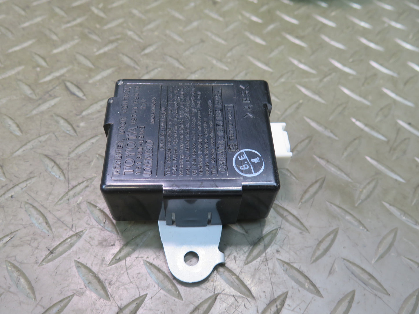 01-05 Lexus JCE10L IS300 Door Receiver Control Module 89741-53070