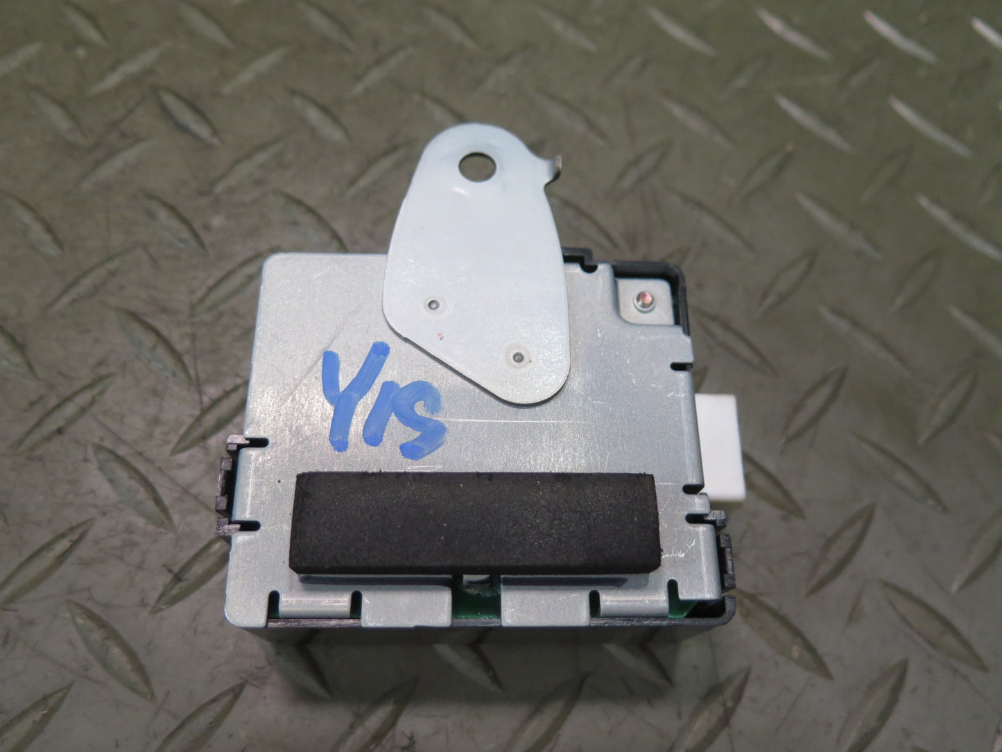 01-05 Lexus JCE10L IS300 Door Receiver Control Module 89741-53070