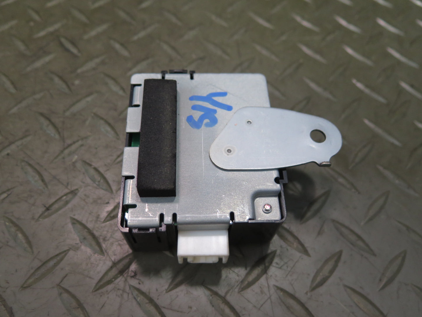 01-05 Lexus JCE10L IS300 Door Receiver Control Module 89741-53070