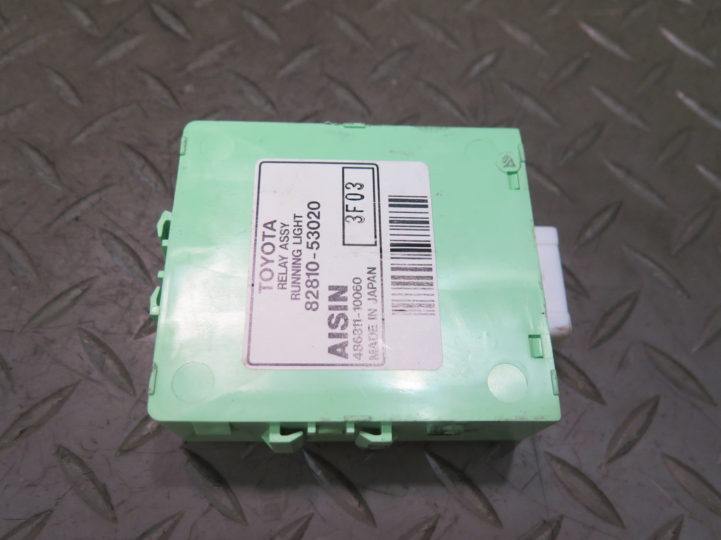 01-05 Lexus JCE10L IS300 Running Light Relay Module 82810-53020 OEM