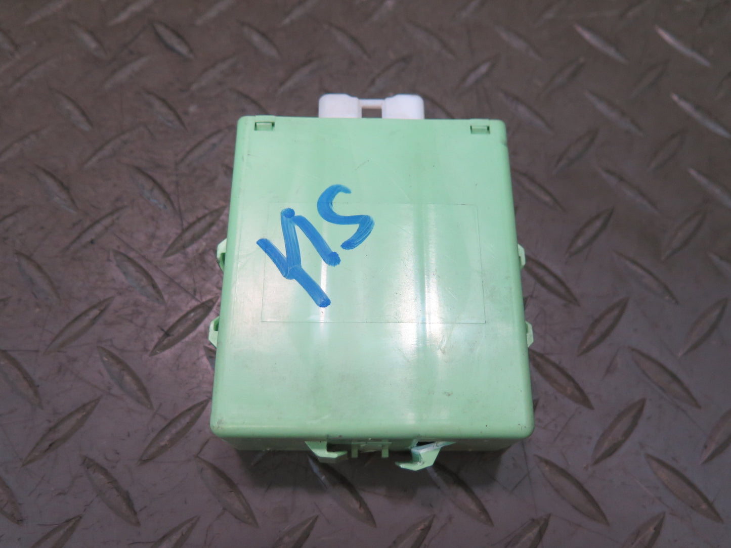 01-05 Lexus JCE10L IS300 Running Light Relay Module 82810-53020 OEM