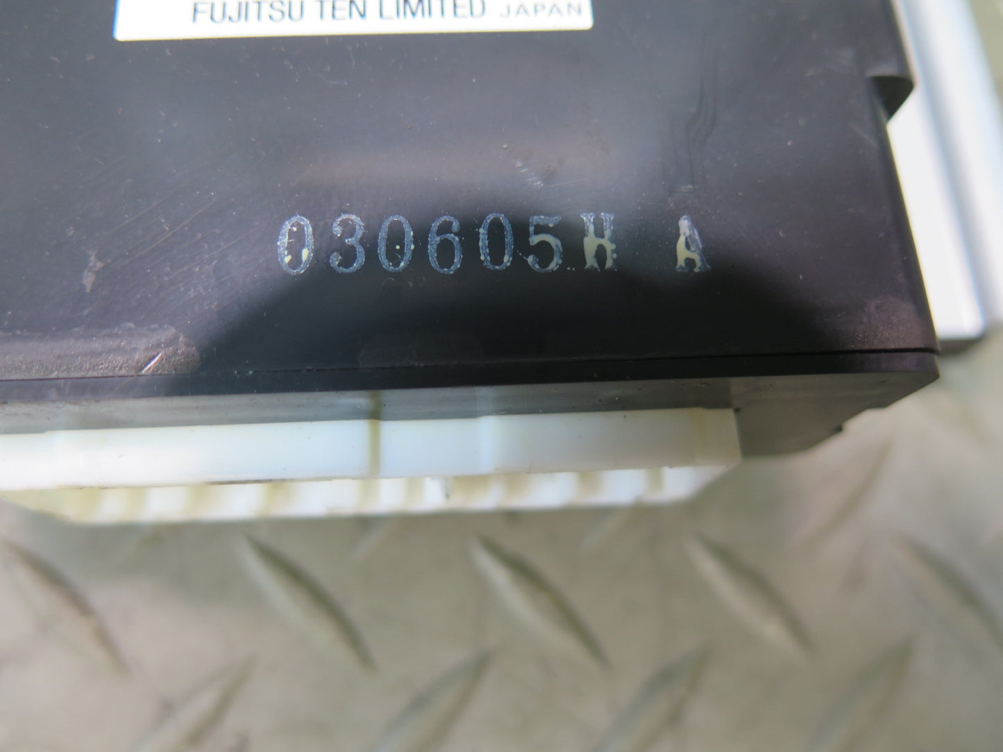 01-05 Lexus JCE10L IS300 Theft Warning Control Module 89730-53060