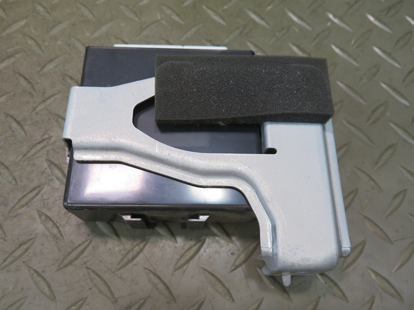 01-05 Lexus JCE10L IS300 Theft Warning Control Module 89730-53060