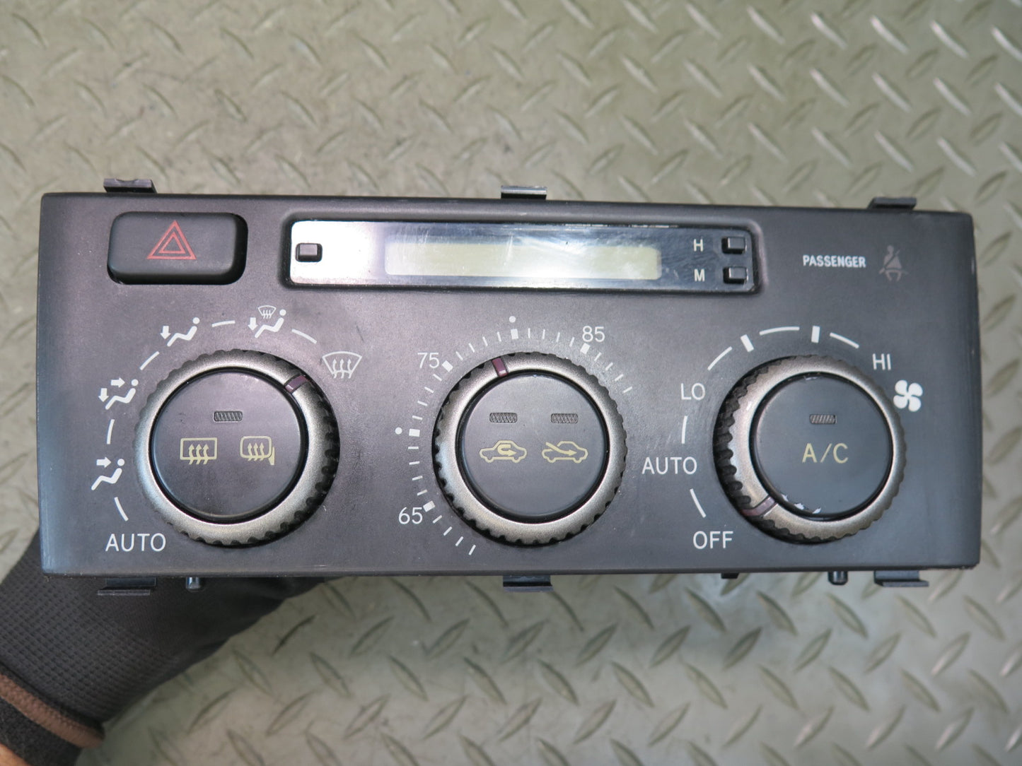 02-05 Lexus JCE10L IS300 A/C Heater Climate Control Switch Panel 88650-53060 OEM