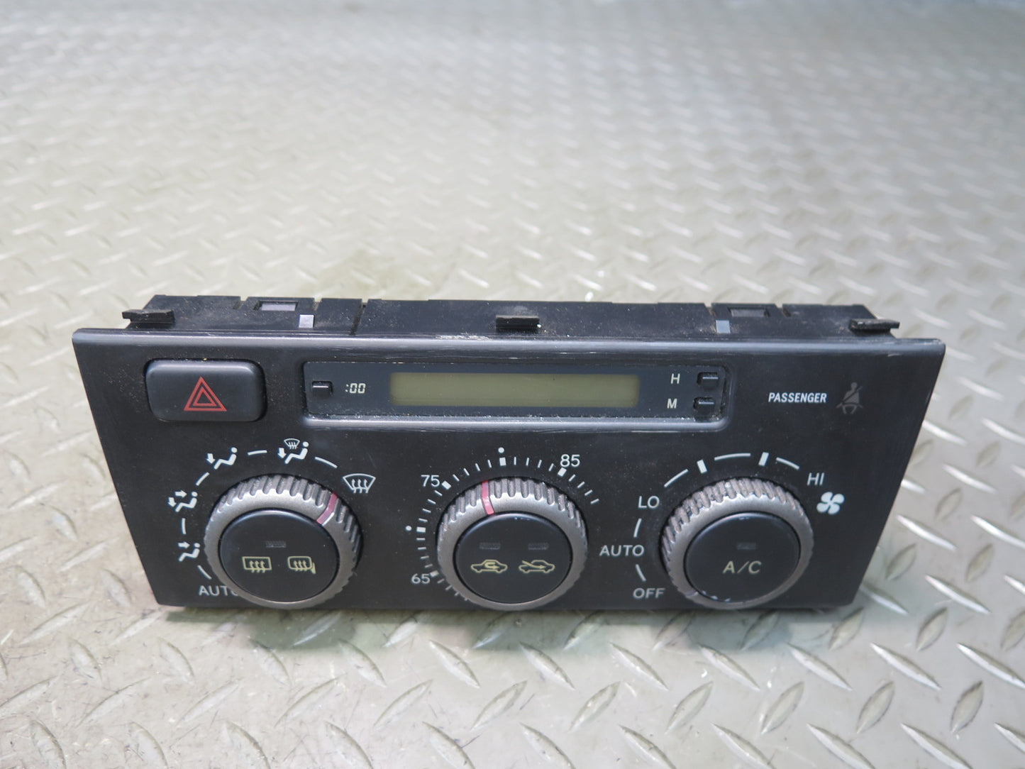 02-05 Lexus JCE10L IS300 A/C Heater Climate Control Switch Panel 88650-53060 OEM