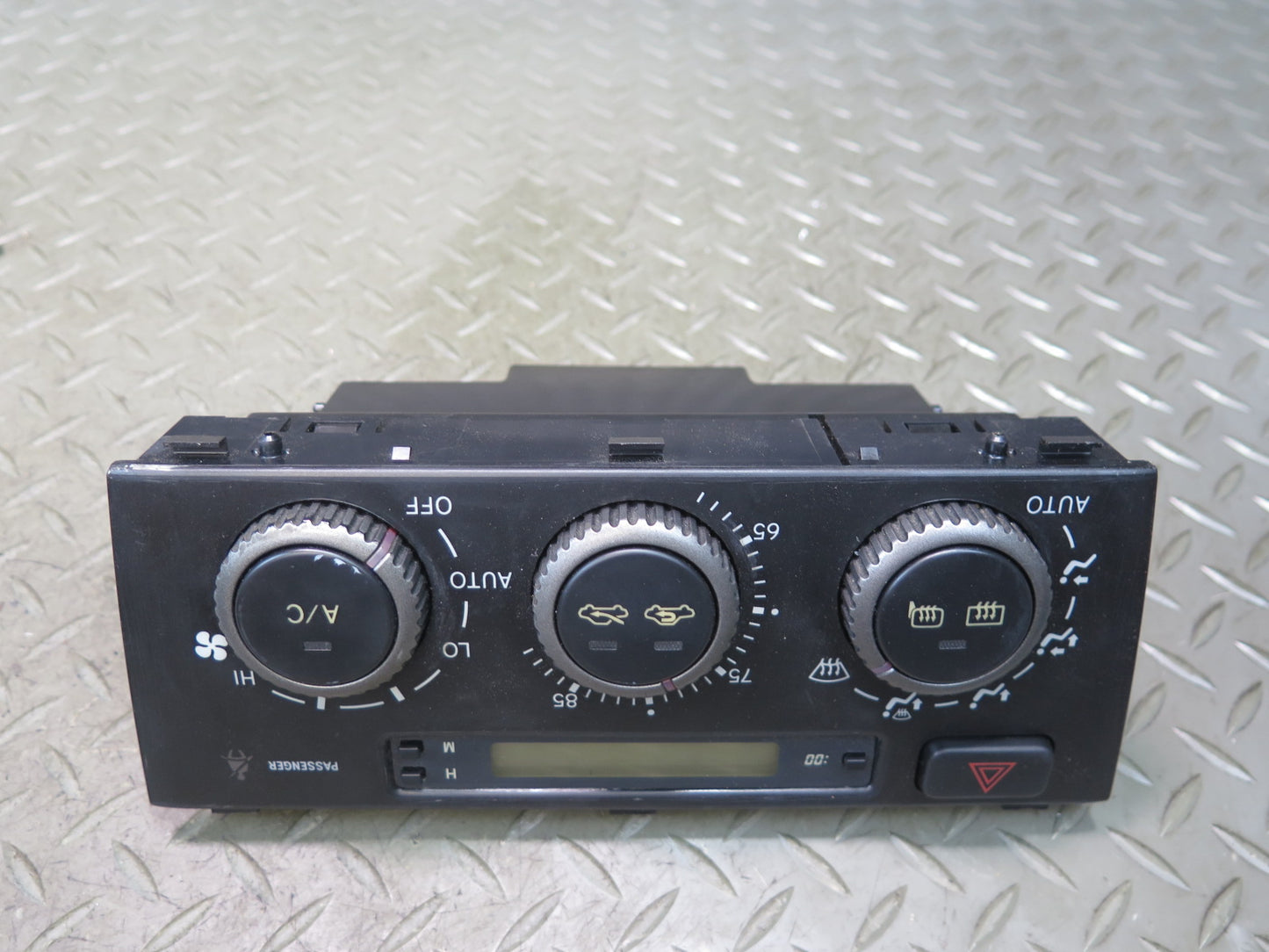 02-05 Lexus JCE10L IS300 A/C Heater Climate Control Switch Panel 88650-53060 OEM
