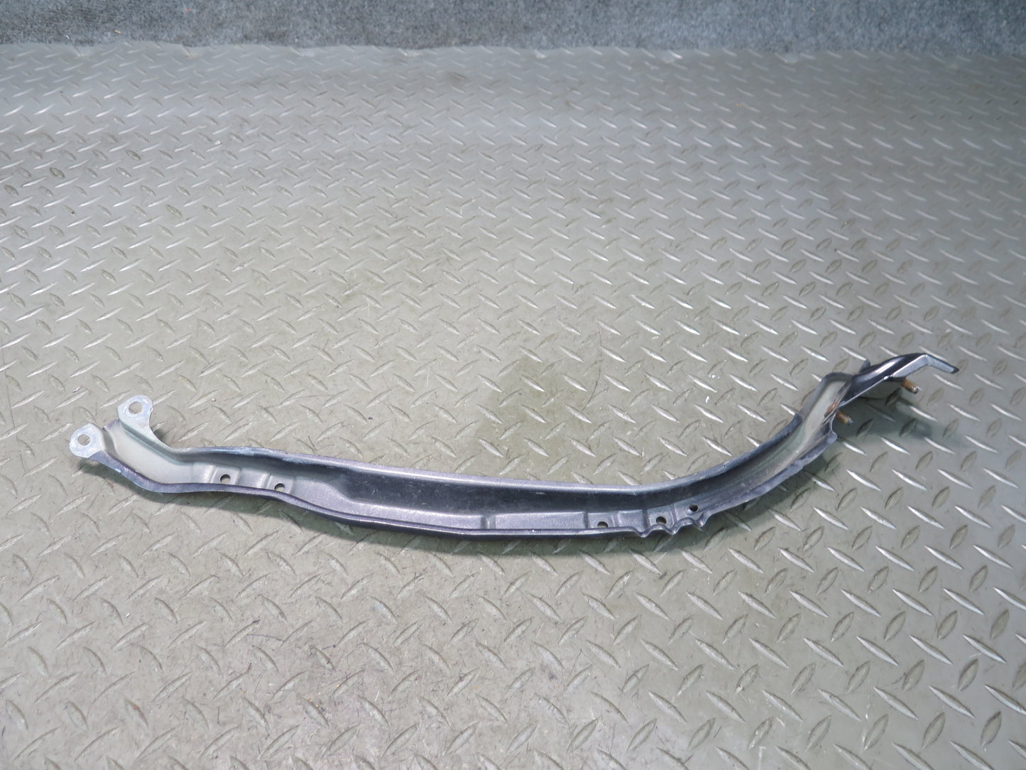 01-05 Lexus JCE10L IS300 Set of 2 Front Headlight Mount Bracket Support OEM